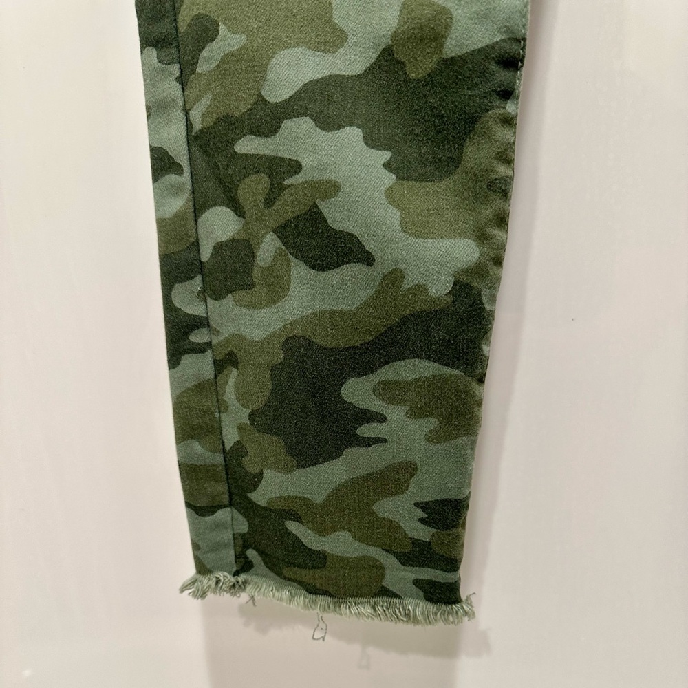 Old Navy - Camo Rockstar Jeans with Raw Hem - Brand New Condition! - Picture 3 of 7